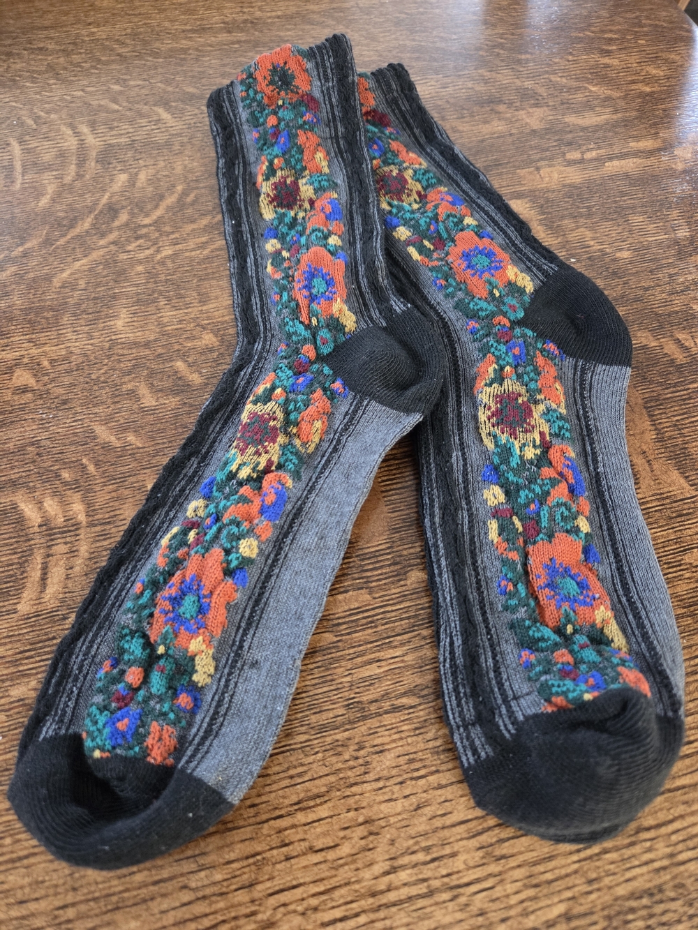 Black/Gray Colorful Floral Jacquard Pattern Socks 1 Pair